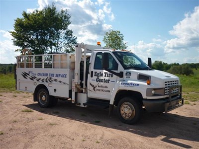 Roadside service truck for commercial HD truck tire assistance